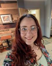 Ellie Stahr headshot